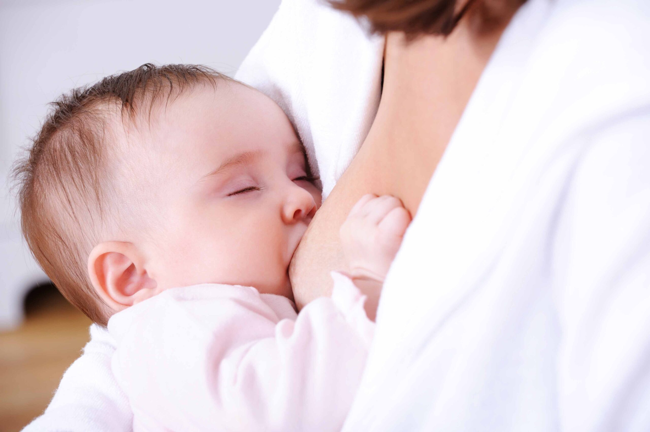 breastfeding-baby